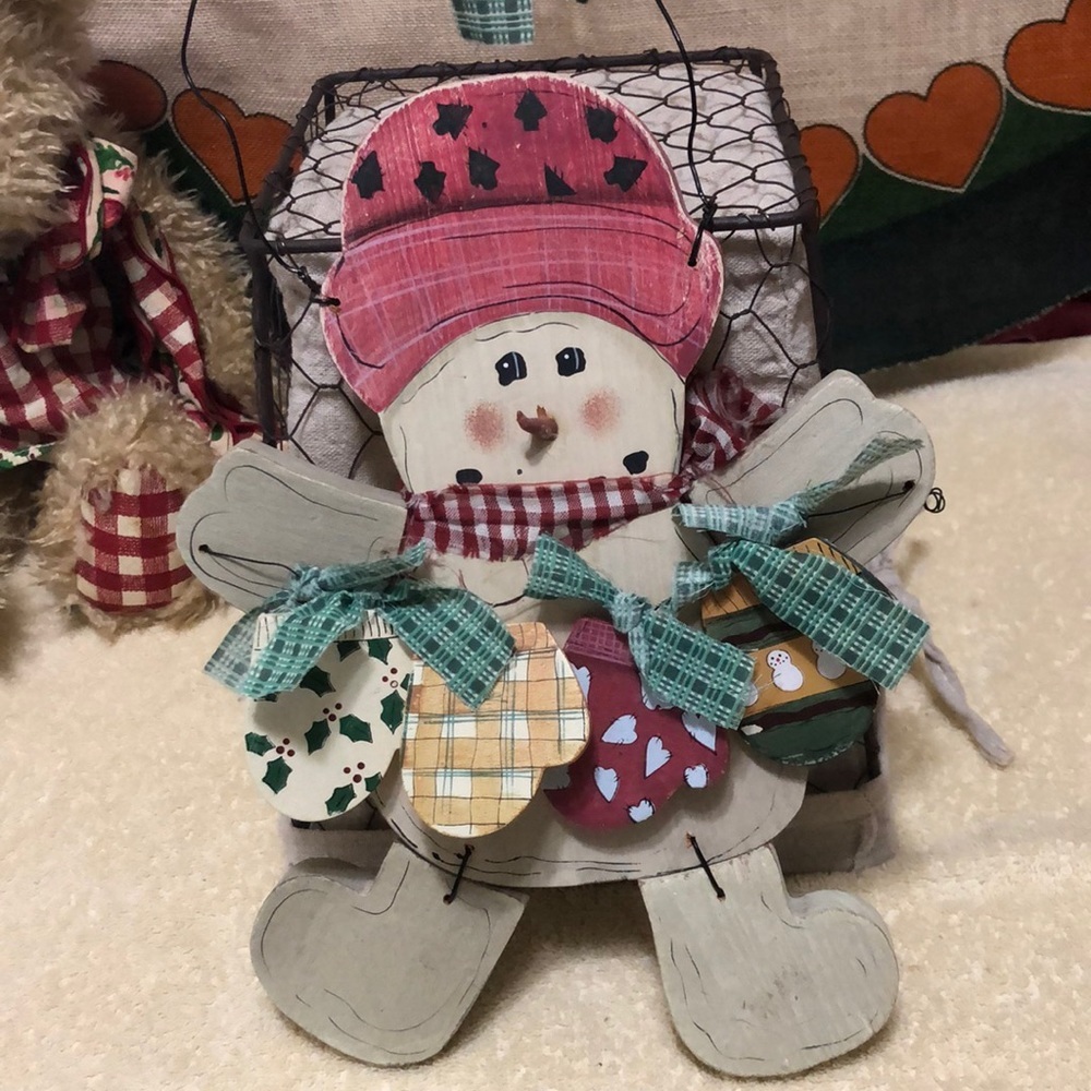 15x8” Wooden Snowman with Mittens
